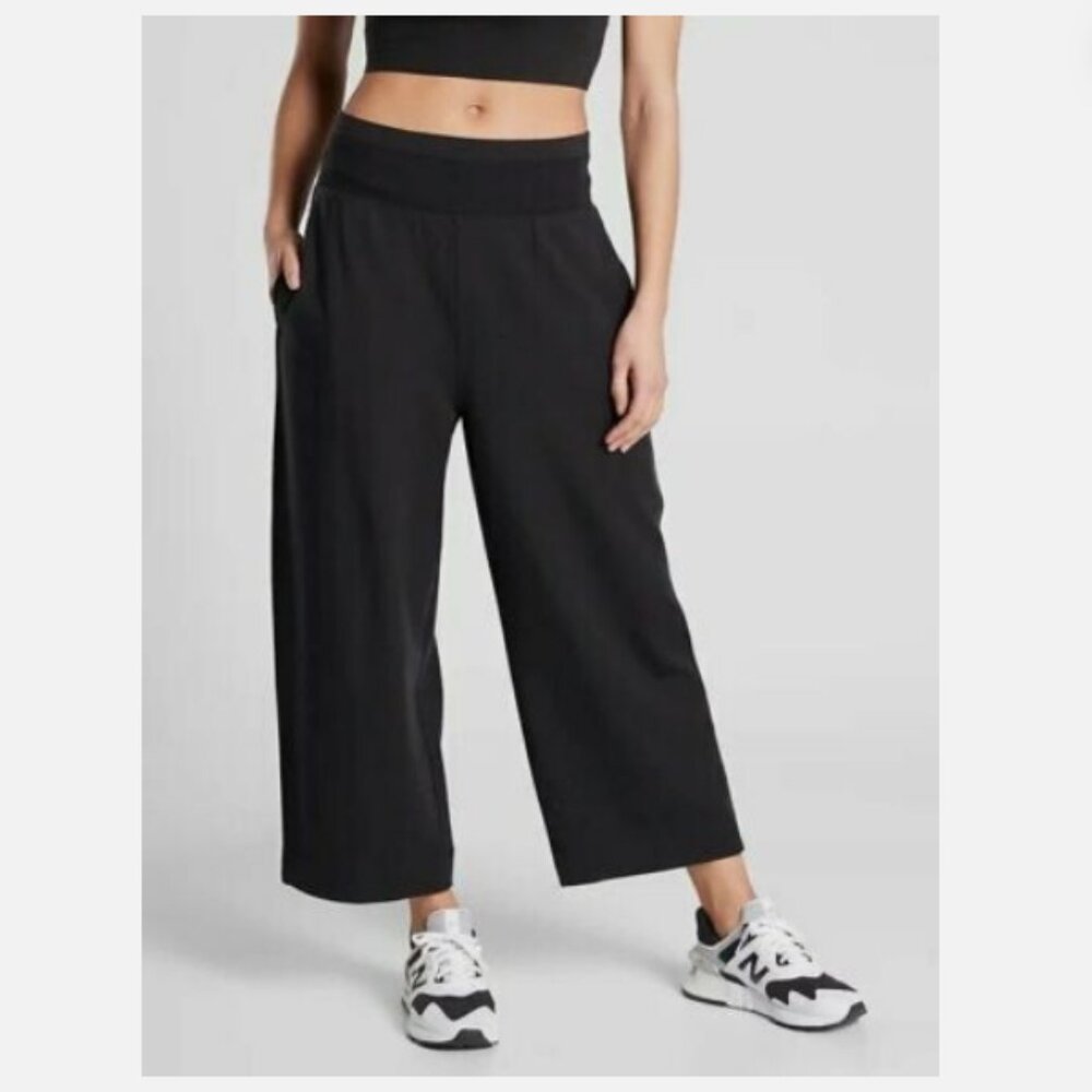 Athleta Free Flow Culotte Cropped Pant in Black, Size L